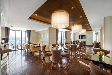 The La Hotel 新世界伟瑞酒店