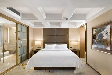 The La Hotel 新世界伟瑞酒店