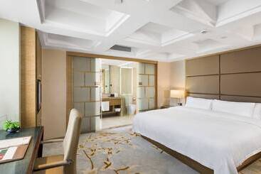 The La Hotel 新世界伟瑞酒店