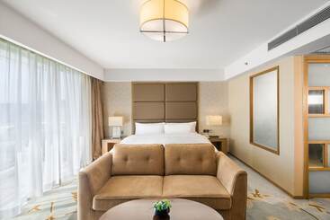 The La Hotel 新世界伟瑞酒店