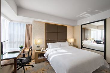 The La Hotel 新世界伟瑞酒店