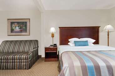 هتل Wingate By Wyndham Columbia / Lexington