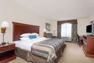 هتل Wingate By Wyndham Columbia / Lexington