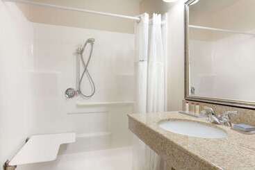 هتل Wingate By Wyndham Columbia / Lexington