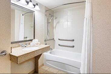 هتل Wingate By Wyndham Columbia / Lexington