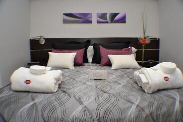 Kube Apartments Express