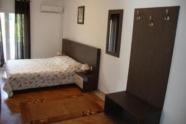 מלון דירות Villa Royal