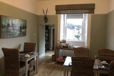 تختخواب و صبحانه Bythesea Guest House