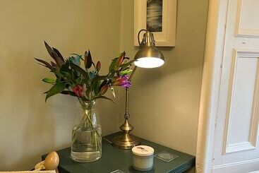 تختخواب و صبحانه Bythesea Guest House