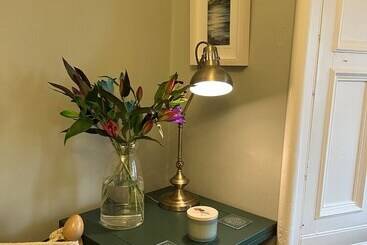 تختخواب و صبحانه Bythesea Guest House