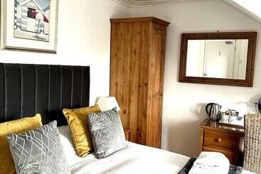 تختخواب و صبحانه Bythesea Guest House