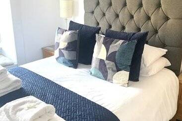 تختخواب و صبحانه Bythesea Guest House