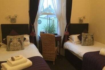 تختخواب و صبحانه Bythesea Guest House