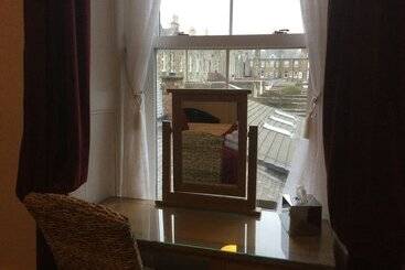 تختخواب و صبحانه Bythesea Guest House