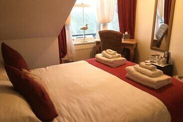 تختخواب و صبحانه Bythesea Guest House