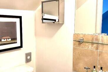 تختخواب و صبحانه Bythesea Guest House