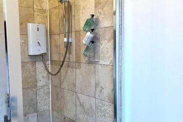 تختخواب و صبحانه Bythesea Guest House