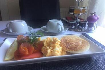 تختخواب و صبحانه Bythesea Guest House