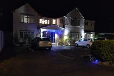 هتل Avonpark House