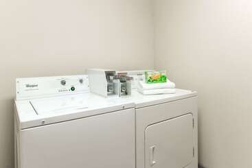 هتل Days Inn By Wyndham Mount Vernon