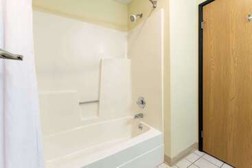 هتل Days Inn By Wyndham Mount Vernon