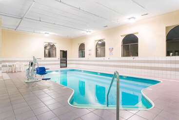 هتل Days Inn By Wyndham Mount Vernon