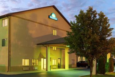 هتل Days Inn By Wyndham Mount Vernon