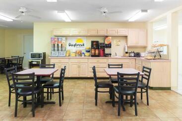 هتل Days Inn By Wyndham Mount Vernon