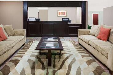 فندق Days Inn & Suites By Wyndham New Iberia