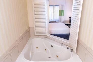 هتل Fairfield Inn & Suites By Marriott Muskegon Norton Shores