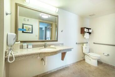 هتل Hampton Inn Presque Isle Maine