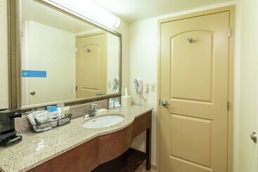 هتل Hampton Inn Presque Isle Maine