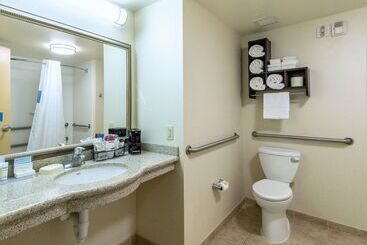 هتل Hampton Inn Presque Isle Maine