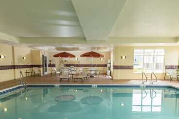 هتل Hampton Inn Presque Isle Maine