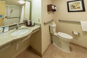 هتل Hampton Inn Presque Isle Maine