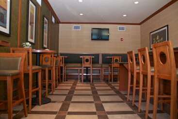 هتل Hilton Garden Inn Milford