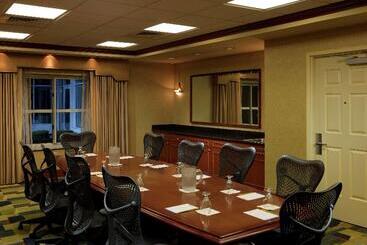 هتل Hilton Garden Inn Milford