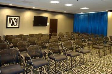 هتل Holiday Inn Express & Suites Charleston Arpt Conv Ctr Area, An Ihg