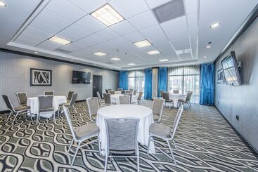 هتل Holiday Inn Express & Suites Charleston Arpt Conv Ctr Area, An Ihg