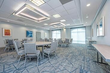 هتل Holiday Inn Express & Suites Charleston Arpt Conv Ctr Area, An Ihg