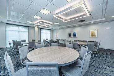 هتل Holiday Inn Express & Suites Charleston Arpt Conv Ctr Area, An Ihg