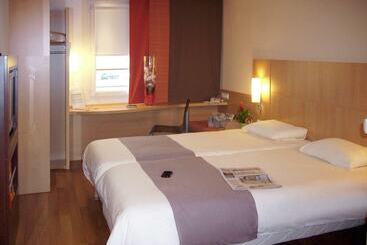 בית מלון כפרי Ibis Istres Trigance