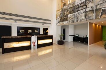 هتل La Quinta By Wyndham San Luis Potosi
