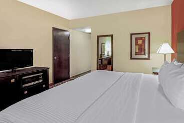 هتل La Quinta By Wyndham San Luis Potosi