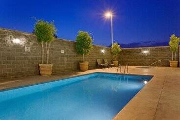 هتل La Quinta By Wyndham San Luis Potosi