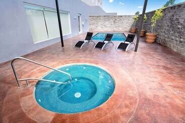 هتل La Quinta By Wyndham San Luis Potosi