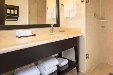 هتل La Quinta By Wyndham San Luis Potosi