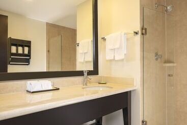هتل La Quinta By Wyndham San Luis Potosi