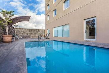 هتل La Quinta By Wyndham San Luis Potosi