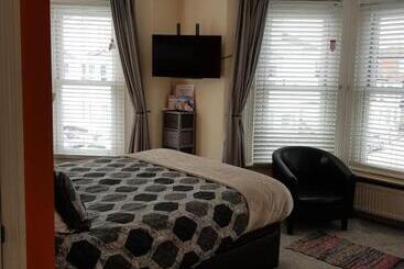 هتل Seamore Guest House